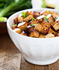 gebakken tofu met groentenoedels